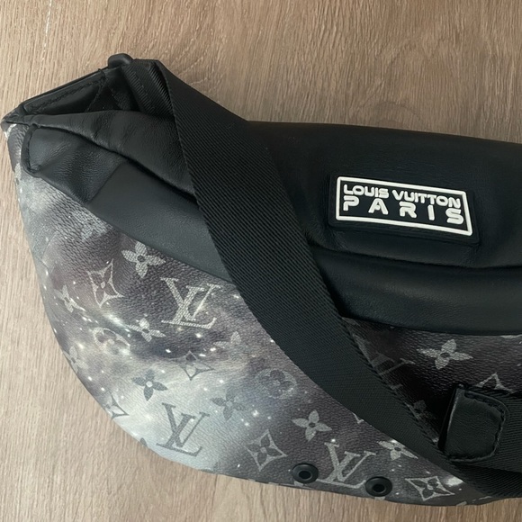 LOUIS VUITTON - Unisex Black/Silver Limited Edition Monogram Galaxy Bumbag - Picture 3 of 12